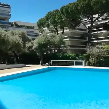 Vue Et Montagnes, Avec Piscine 아파트 앙티브